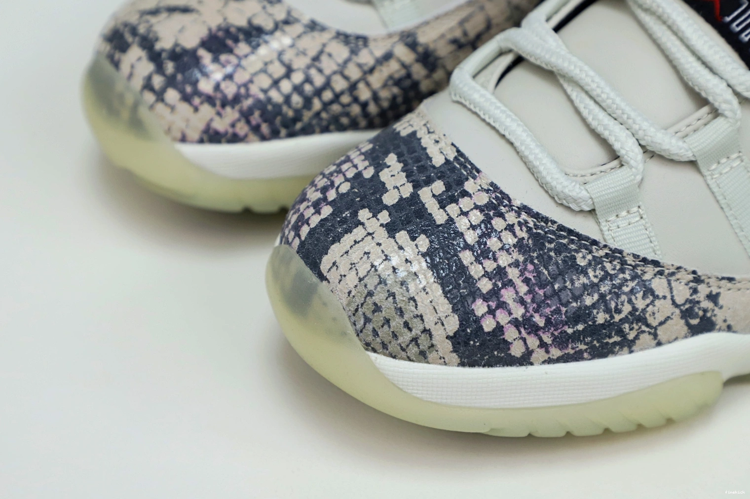 SNAKESKIN AIR JORDAN 11 LIGHT BONE LOW 0717